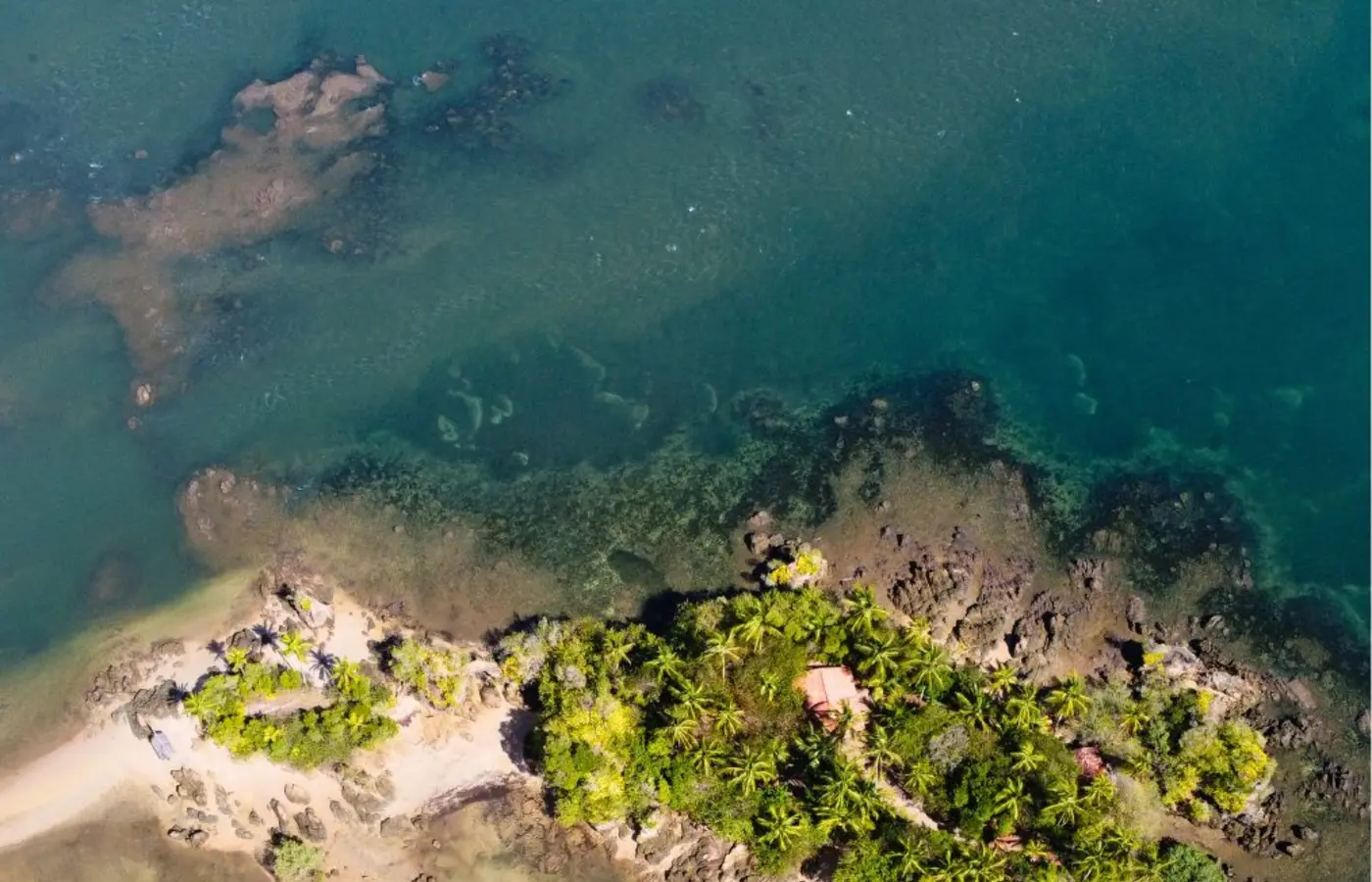 Vista aérea da Ilha da Pedra Furada